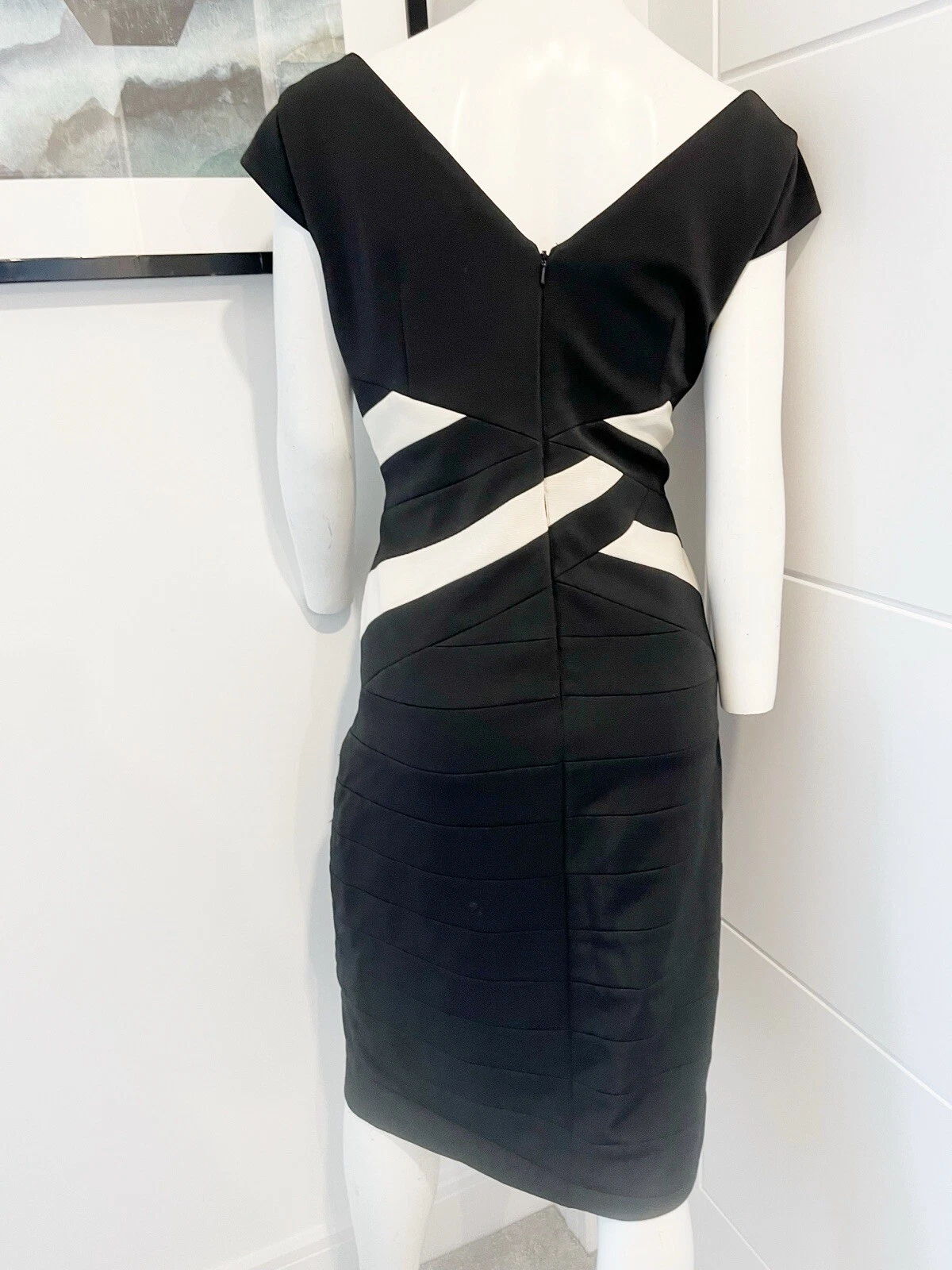 OFF WHITE Abito Alexon nero e bianco sporco scollo a V matita elasticizzato fascia taglia large