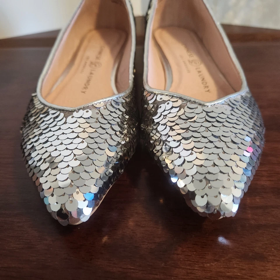 Zapato plano sin cordones Gavin con lentejuelas plateadas talla 6 CHINESE LAUNDRY para mujer Foto 4 de 4