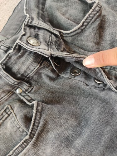 Zara Herren 27x29 Schwarz Jeans Distressed Grunge Denim Nieten Rap Street Wear Hip Hop - Bild 14 von 17