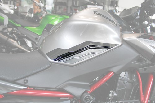 Rodillera Protector Pintura Moto Pegatina Transparente Compatible para Kawasaki Z650 - Imagen 3 de 9