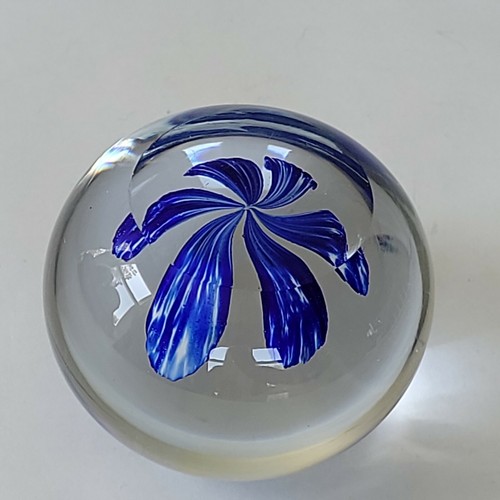 Art Glass Blue Flower Paperweight Round Clear - Picture 3 of 3