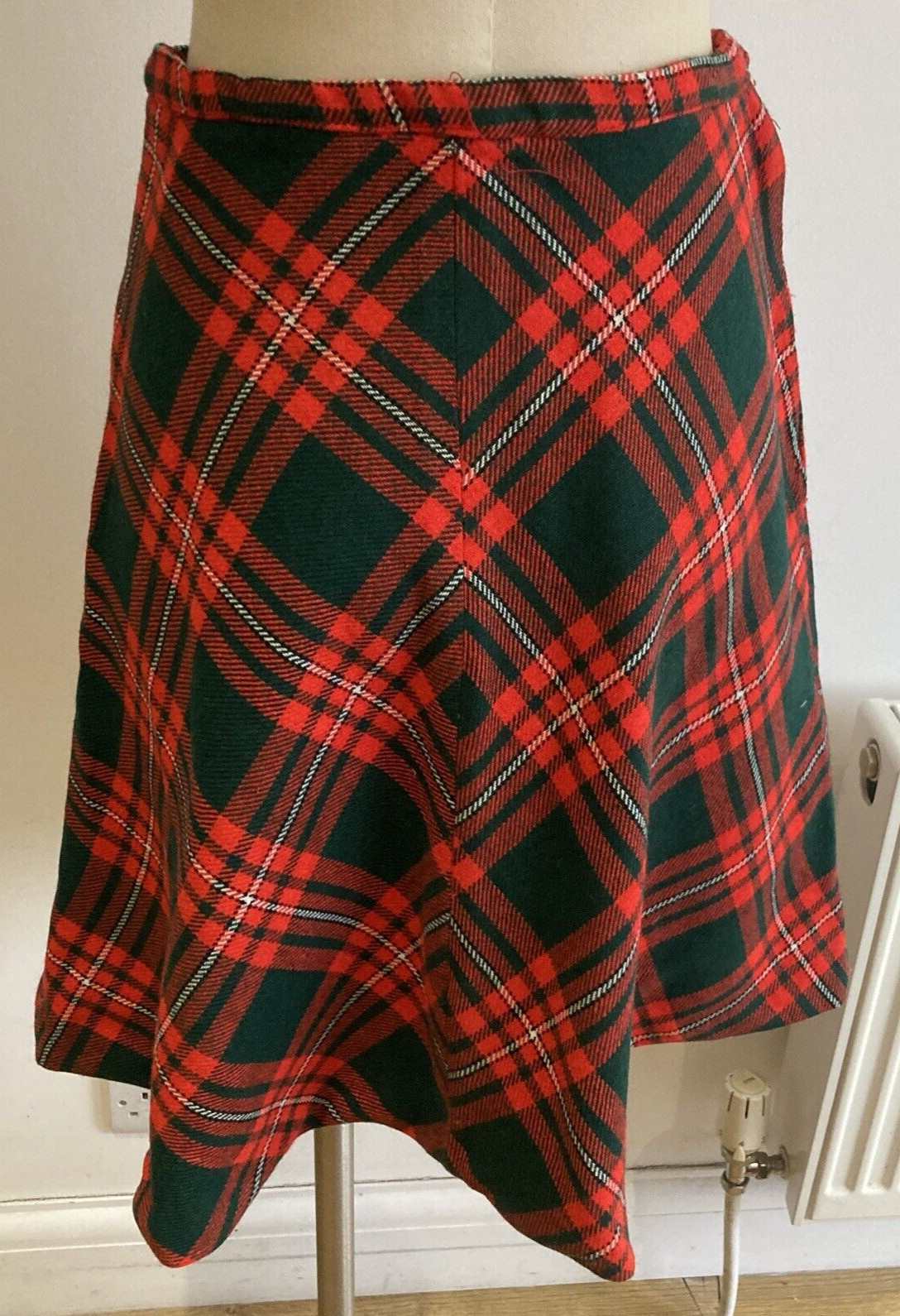 Vintage 1970s Red/Green Tartan Bias Cut Skirt, 14" across waist approximately 4