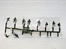 HO Scale Army Soldiers Sitting & Standing