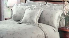 Gainsborough EVE Floral QUEEN Bed Quilt Cover Set. Tailored Edge. Jacquard