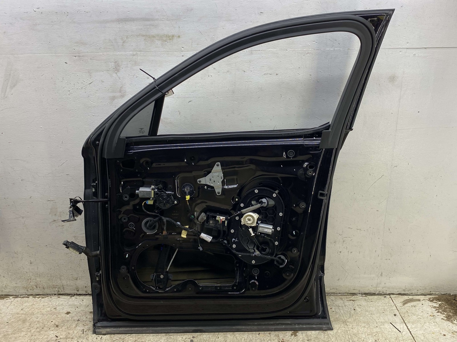Bentley Bentayga 2015-2020 Front Right Door framework