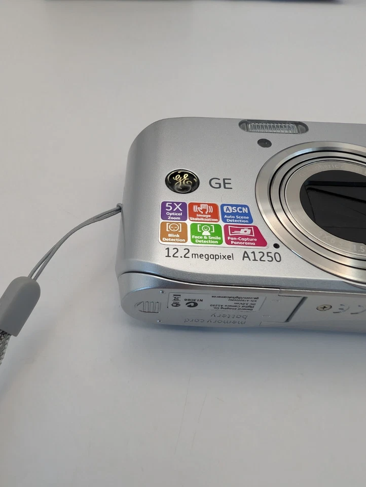 GE A1250 12.2MP Digital Camera - 5X Optical Zoom - Silver Boxed Ex Condition  - Image 4 of 4