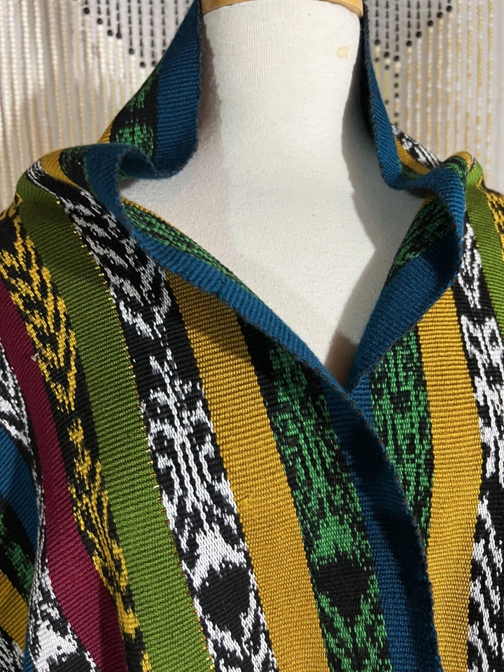 Xale grande tecido à mão guatemalteco decoração para casa pompons multicoloridos 80 x 28 - Imagem 4 de 4