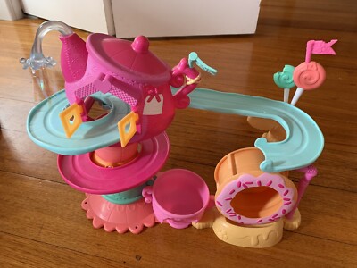 num noms go go cafe playset
