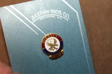 Original WW2 U.S. Military "Oversea Veterans 1941-1945" Metal Insignia on Card