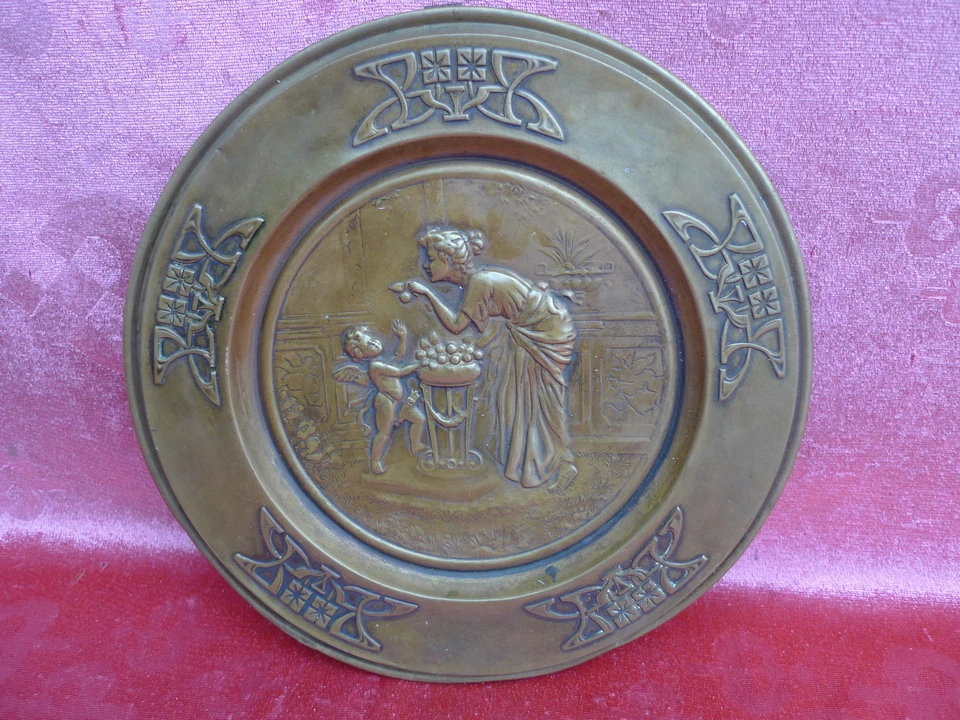 Beautiful, old wall relief plate, Copper, Armor with apple thief, Art Nouveau - Image 1 of 1