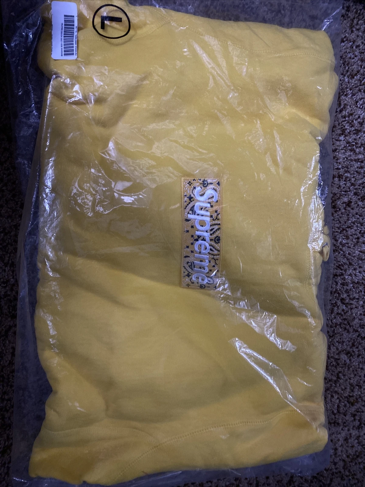 Sweat à capuche logo boîte bandana jaune suprême
