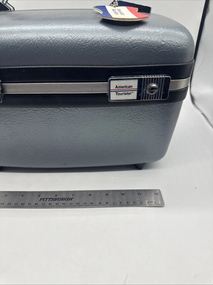 De colección ~ Azul/Gris American Tourister®️ Maleta de tren de equipaje con espejo Foto 4 de 4