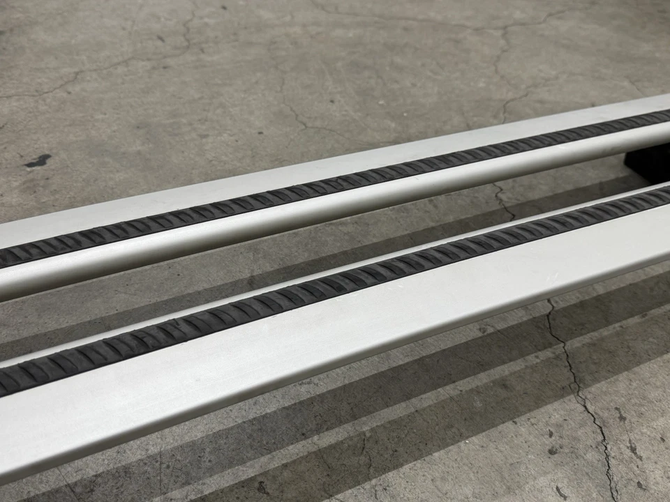 Juego de pares de barras transversales de techo plateadas OEM 2007-2015 Audi Q7 THULE Foto 4 de 4