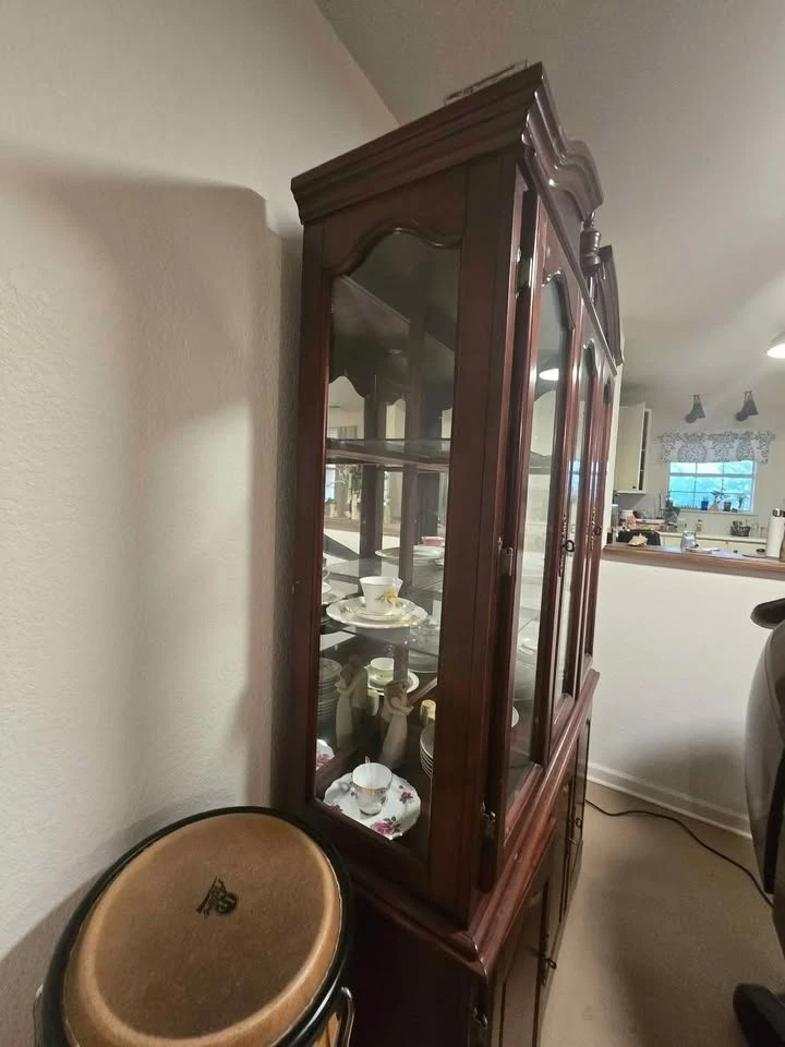 Gabinete de colección American Drew Chippendale estilo cereza China Hutch Foto 3 de 4