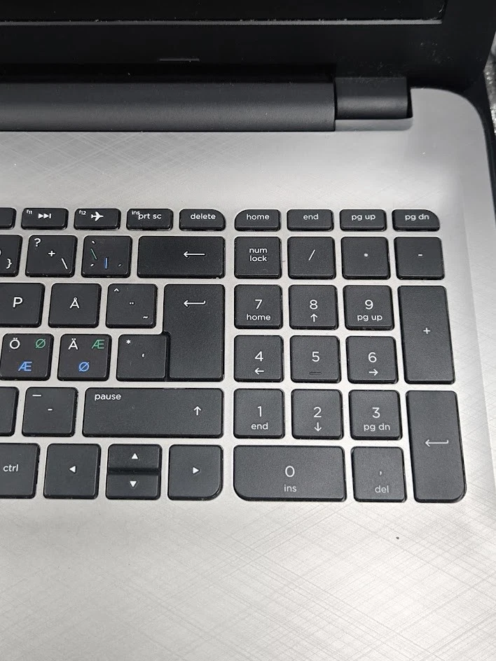 HP Notebook 15-af101no - AMD A8 8GB RAM No SSD Cosmetic Wear - Image 3 of 4