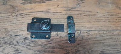 ancien verrou - loquet - targette - serrure - cochonnier - fer forgé - Photo 1/4