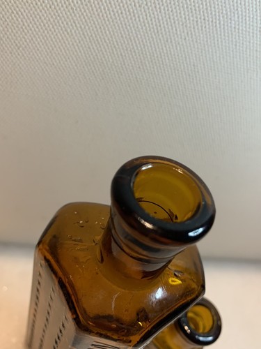 2x Antique Not To Be Taken Poison Bottle Hexagon - Picture 7 of 10