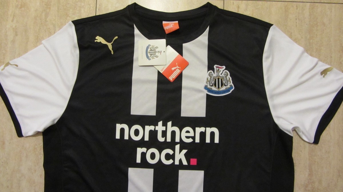 ウェア Newcastle united puma football jersey Puma Newcastle United F.C. Black Out Jersey | Urban Outfitters