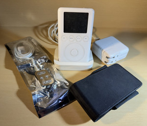 iPod 第3世代 15GB アップル、第3世代iPod 10GB/15GB/30GBを発表