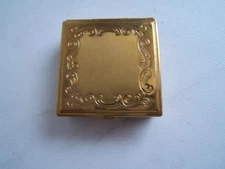 VINTAGE MAJESTIC GOLD TONE POWDER COMPACT