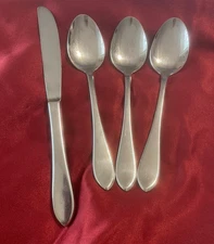 Retroneu Stainless ROSEANNE  Soup Table Spoons & dinner knife Lot Set of 4