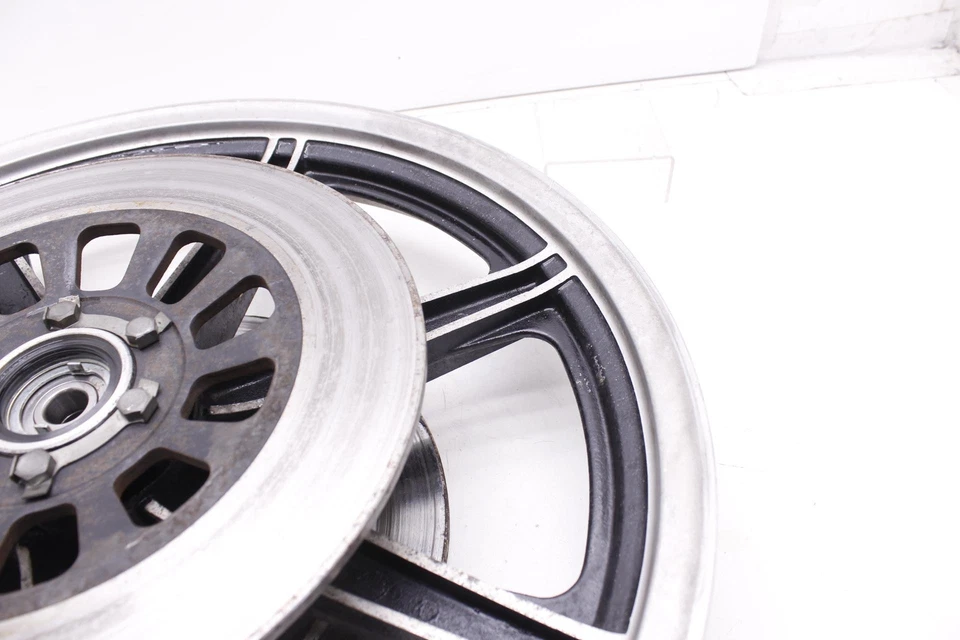 Llanta delantera 79 Yamaha Xs1100 OEM 2h9-25168-29-00 Foto 3 de 4