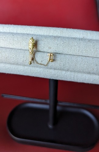 Vintage goldfarbene NJHS Taschenlampe Pin National Junior Honor Society Kette 1971 B JP - Bild 3 von 9