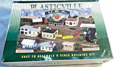 Plasticville O scale Dairy Barn, Snap-fit