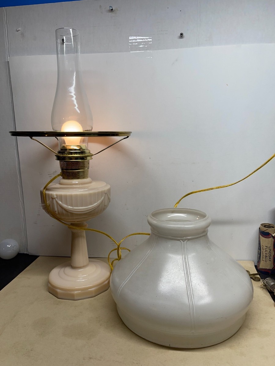 Aladdin ランプ クリーム色 Antique Tall Aladdin Alacite 'Lincoln Drape' Marbled Pink Custard