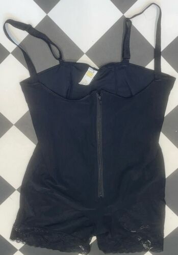LADIES SIZE 18-20 BLACK SHAPEWEAR WIDE ADJUSTABLE STRAP WITH ZIP FRONT AND LACE - Picture 1 of 3
