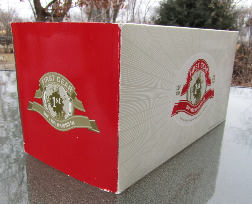 2009 First Gear #10-3841 City of Chicago 1:34 Scale MACK L Model Garbage Truck - Image 2 of 4