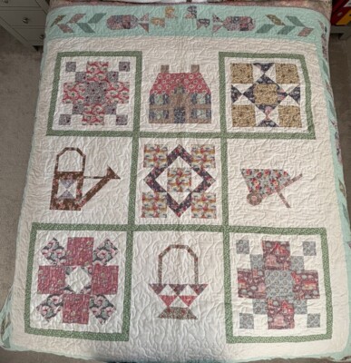 Handgefertigter Patchwork Quilt Überwurf. Schöne frische Farben. Gartenmotiv.Tilda Stoff