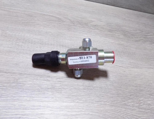 B11-870 Rotalock Service Valve