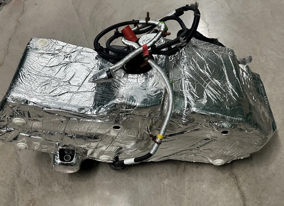 NUEVO 2020 2021 2022 2023 SIERRA SILVERADO 2500 DEF TANQUE Y BOMBA ESCAPE LÍQUIDO TANQUE Foto 4 de 4