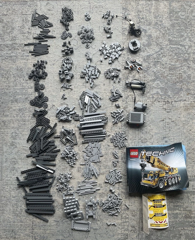 LEGO Technic 42009 Mobile Crane MK II, photo 4 of 5
