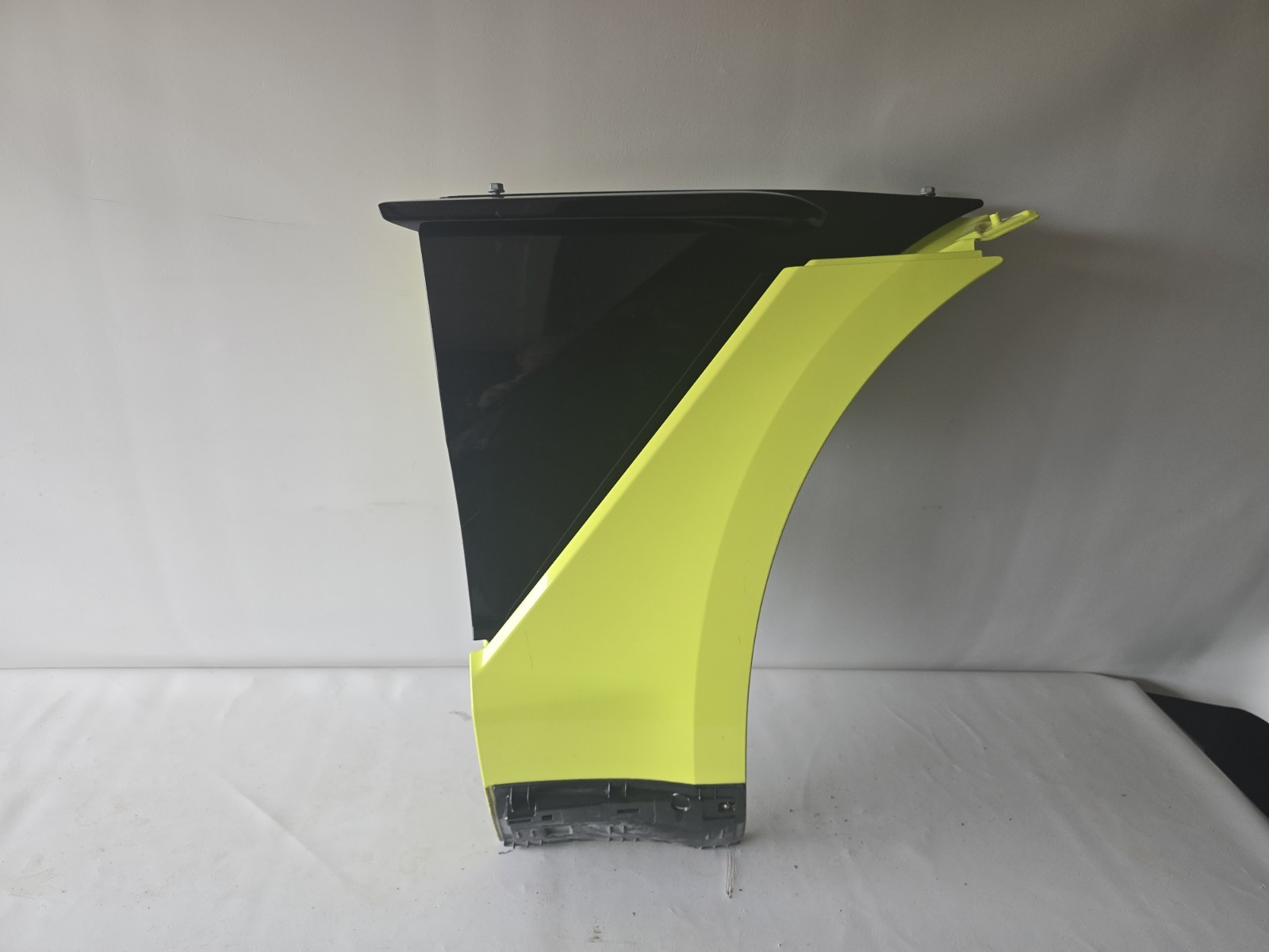Aston Martin DBX DBX707 2020-2024 Front right passenger fender OEM MY8316005A
