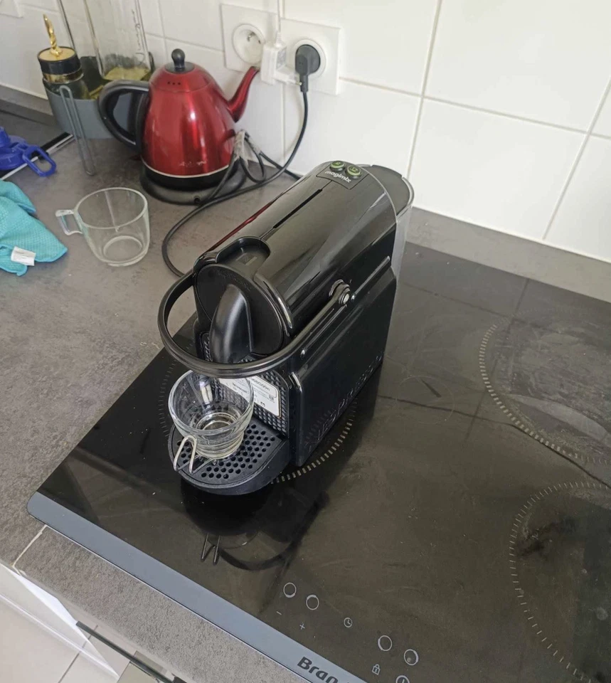 DeLonghi Nespresso Inissia EN80.B, photo 1 sur 2