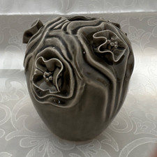 Dekorative Keramikvase grau, Blumenmotiv, ca....