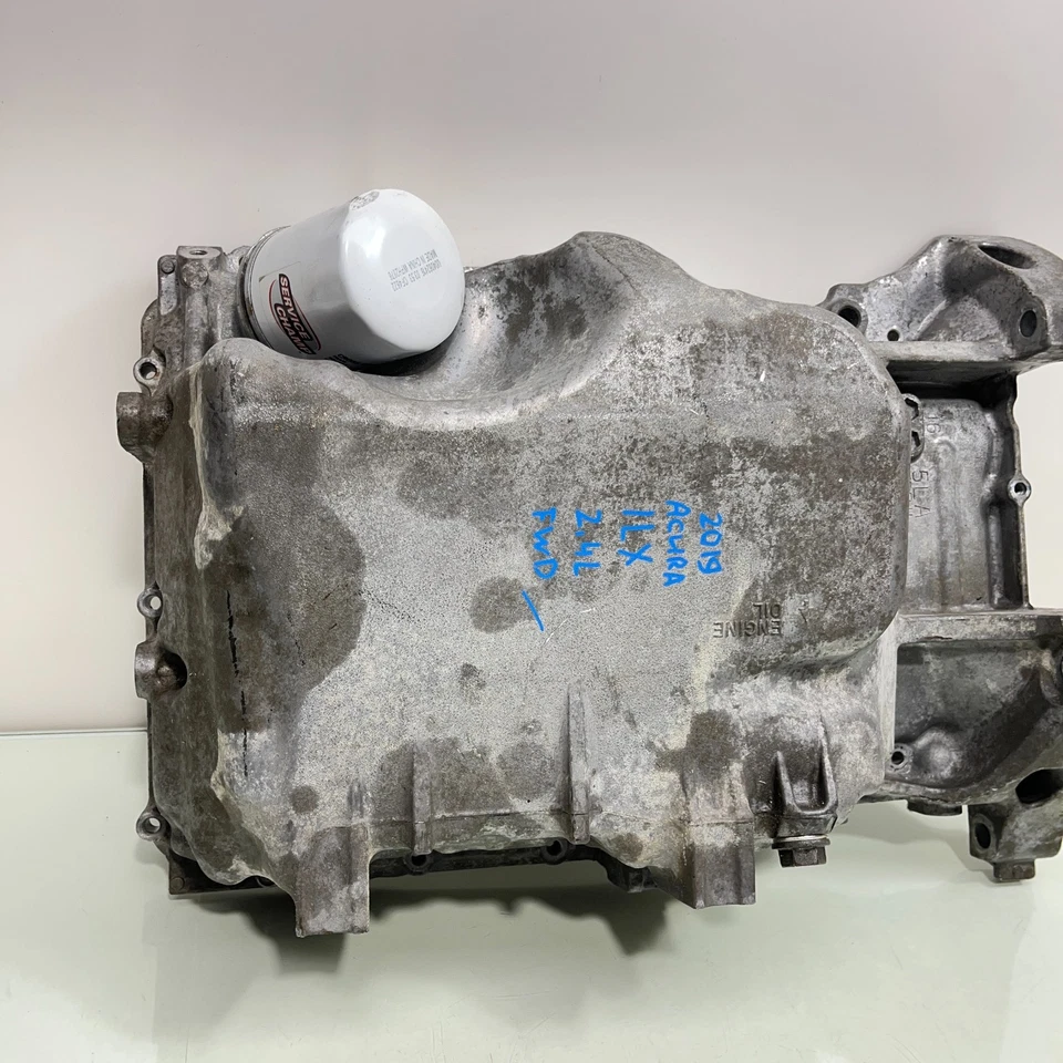 2016-2022 ACURA ILX 2.4 FWD Engine Oil Pan Sump OEM (With: 2019 Acura ILX) - Image 4 of 4