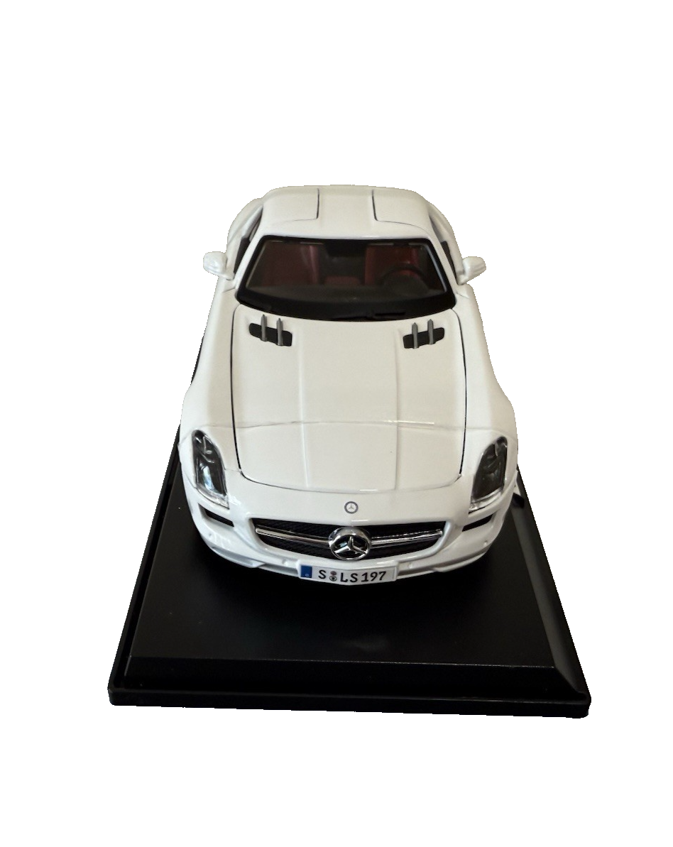 Mercedes-Benz SLS AMG 1:18 Maisto Die-Cast Model Car White Special