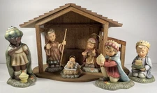 VINTAGE 1996 GOEBEL BERTA HUMMEL NATIVITY SET 6 PC + WOODEN CRECHE CHRISTMAS