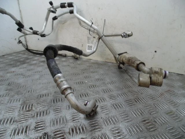 Tubos de mangueras de aire acondicionado Volkswagen Passat 300820743cc B7 1,6 diésel 2010-2016N Foto 3 de 4