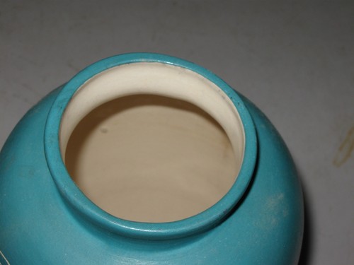 WOLF VASE NATIVE AMERICAN MADE HOZONI POTTERY SIGNED 9.5" TALL 6" WIDE - Picture 8 of 8