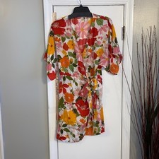 Lush Women's Size Medium Floral Wrap Dress V-Neck Short Sleeve Mini Excellent