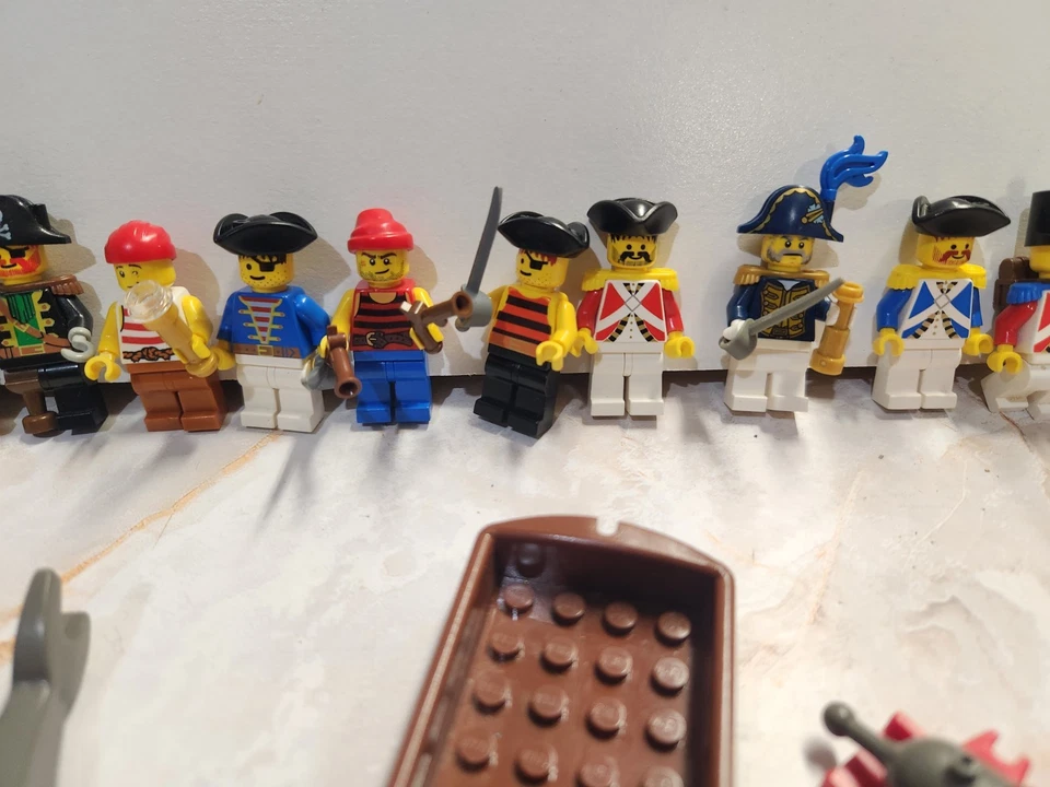 Vtg Lego Pirate Imperial Lot Minifigure Soldier Bluecoat Redcoat Canon Boat - Image 4 of 4