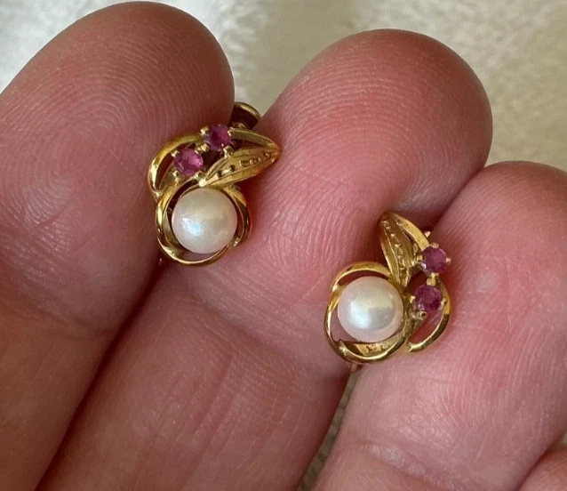 NON-PIERCED Beautiful Pearl and Natural Ruby 14K screwback earrings - Image 4 of 4