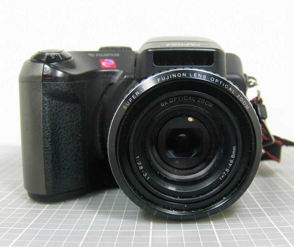 Fujifilm FinePix S602 Zoom 3 MP 6X Zoom Lens Digital bridge Camera Japan Read! - Image 2 of 4