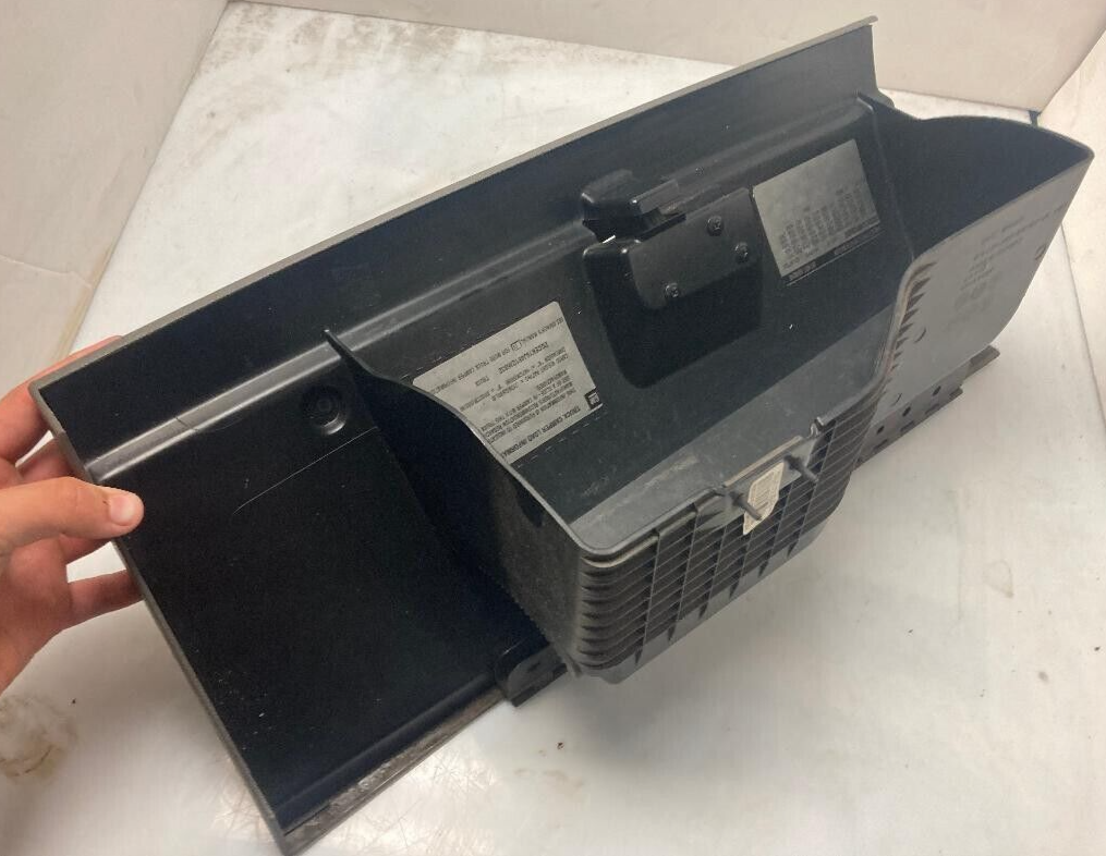 20072013 CHEVY SILVERADO GLOVE BOX P/N 25885282 GENUINE OEM SIERRA eBay