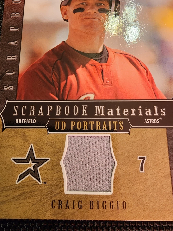 2005 Upper Deck Craig Biggio SCRAPBOOK MATERIALS- AUTHENTIC JERSEY PATCH - Image 3 of 4