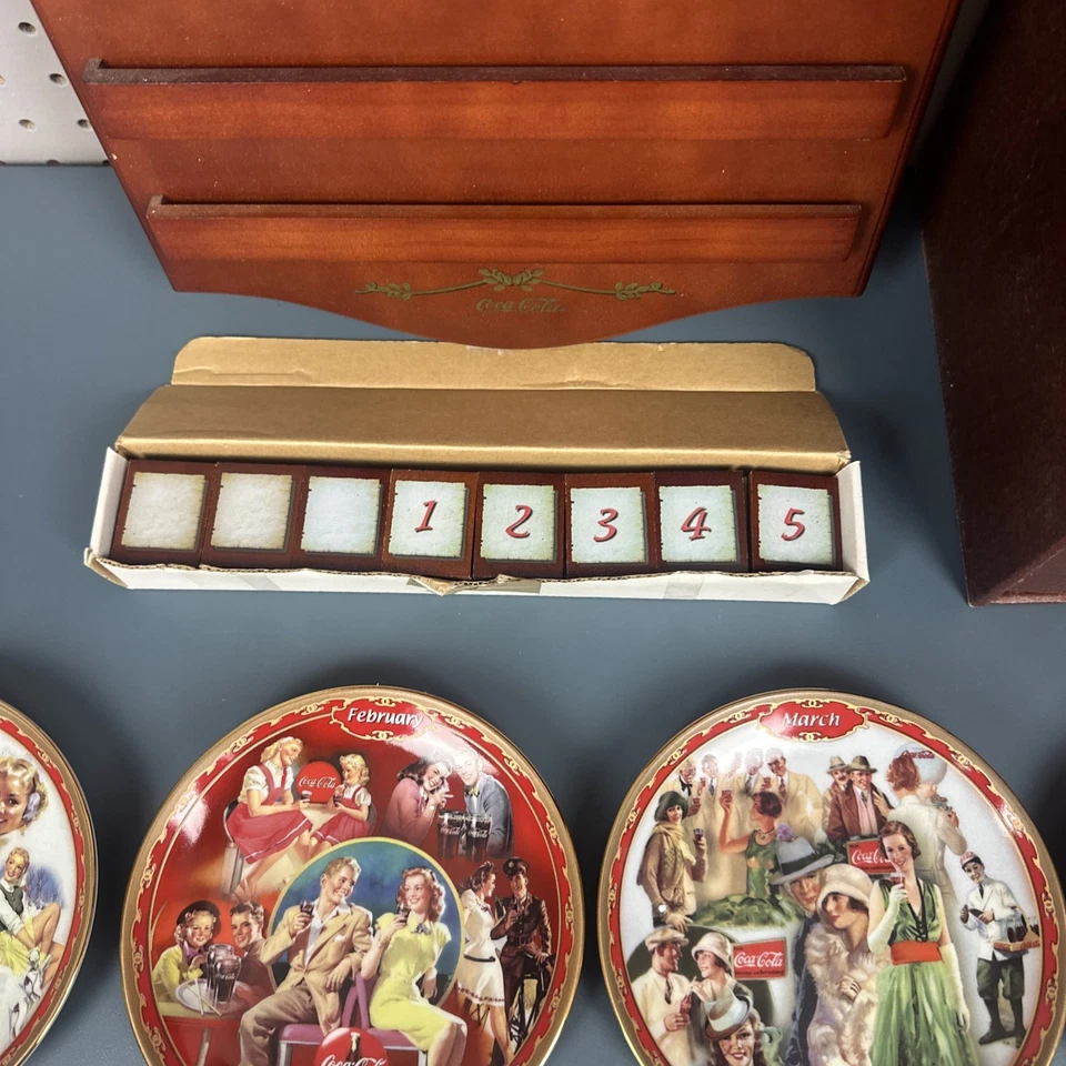Bradford Exchange Coca Cola Calendar Plate Wall Mount Coke COMPLETE SET - Изображение 4 из 4